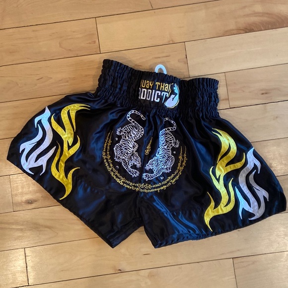 TRENDY / BLOGGER FAVE: Vintage boxing shorts silky Muay Thai shorts size medium